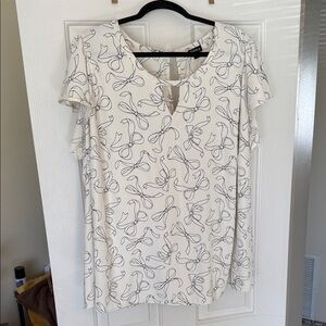 Torrid White and Black Bow Print Blouse